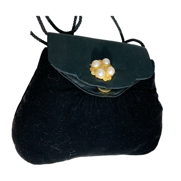 Gorgeous Black Elegant Crossbody with Pearl Decorations - Picture 4 of 7